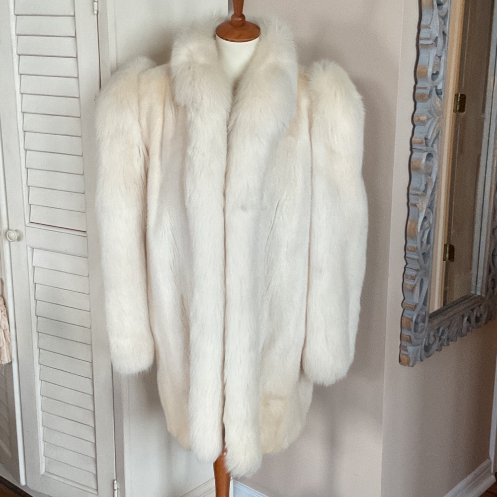 Elegant Mink/Arctic Fox Fur Coat